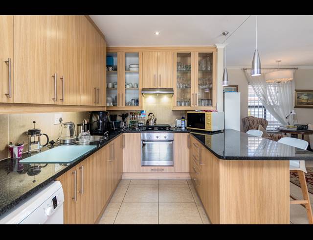 3 BEDROOM FREESTANDING TO LET IN SUNNINGDALE